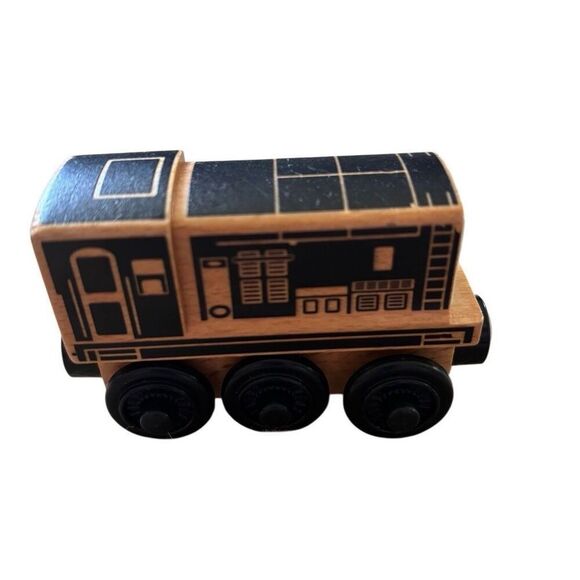 Thomas & Friends Wooden Railway Diesel FHM22 Wooden Engine 2012 - Picture 2 of 7